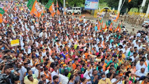 எதிர்பார்த்த கூட்டம் எதிர்பார்த்த கூட்டம்