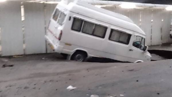 20 அடி ஆழம் 20 அடி ஆழம்