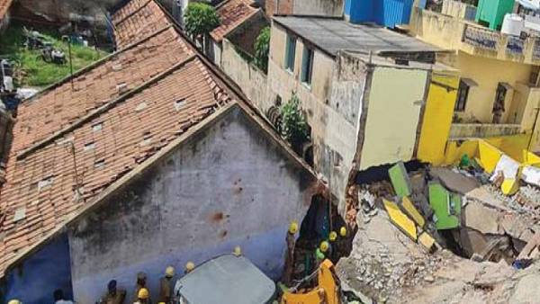 5 வீடுகள் இடிந்து சேதமடைந்தன 