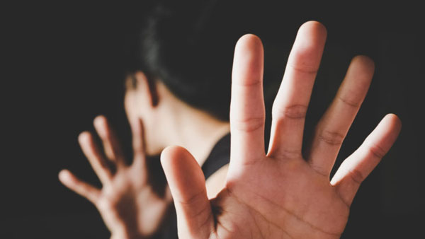 மாணவிகளுக்கு பாலியல் தொல்லை 
