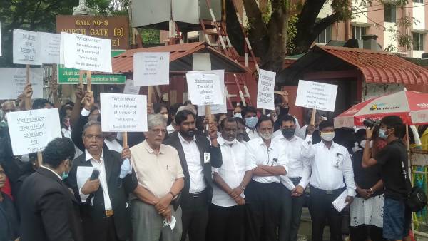  Chief Justice transfer remmendation ... Strengthening struggle ... Senior lawyers peace demonstration