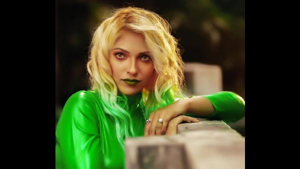 தொடரும் பெண் போட்டியாளர்கள் வெளியேற்றம் 