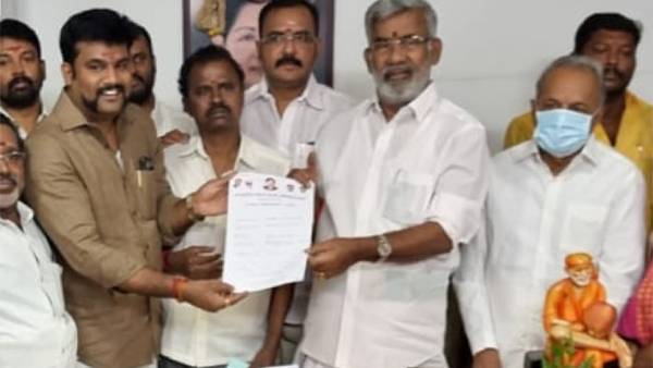 முன்னாள் அமைச்சர் 
