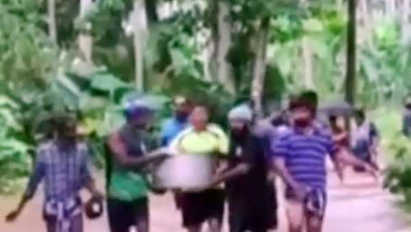 இரட்டை குழந்தைகள் மீட்பு 