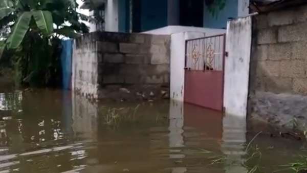 அருவிகளில் தண்ணீர் ஆர்ப்பரிப்பு 