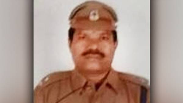 அடையாளம் தெரியாத வாகனம்