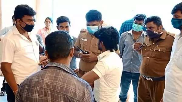7-year-old boy badly injured as he fell from 5th floor of a popular textile shop in Madurai 7-year-old boy badly injured as he fell from 5th floor of a popular textile shop in Madurai