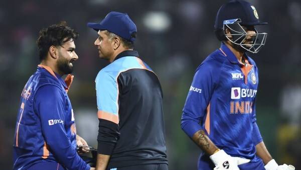 நீசம் பந்து வீச்சு நாசம் நீசம் பந்து வீச்சு நாசம்