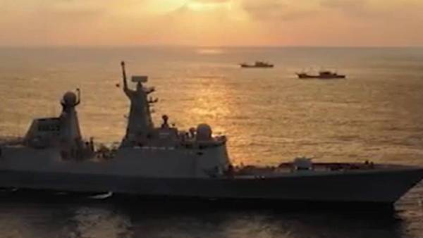 கப்பலில் ஏவுகணைகள் 