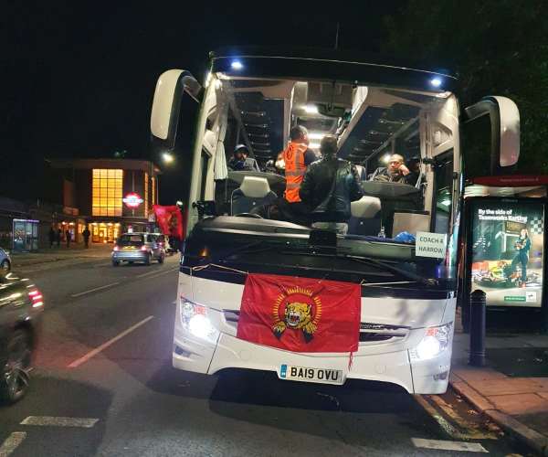 பேருந்துகளில் புறப்பட்ட தமிழர்கள் பேருந்துகளில் புறப்பட்ட தமிழர்கள்