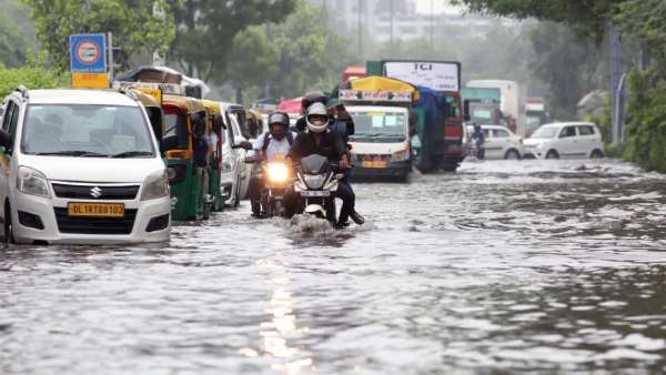 தீபாவளி நாளிலும் மழை 