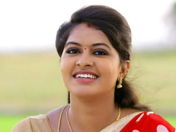 மீனாட்சிக்கு அதிகரித்த ரசிகர்கள்