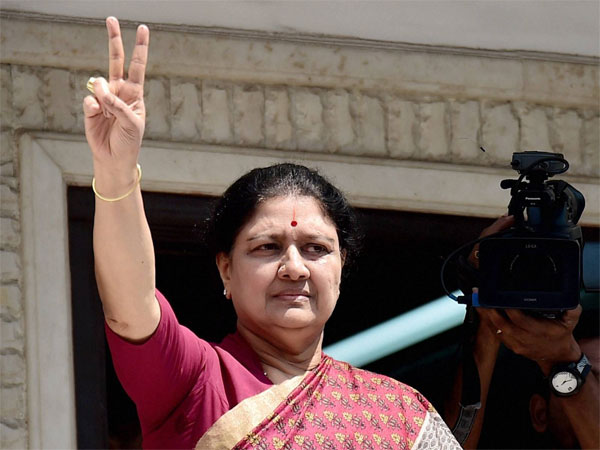 இரட்டை தலைமை-சசிகலா என்ட்ரி குழப்பத்தில் தொண்டர்கள் 