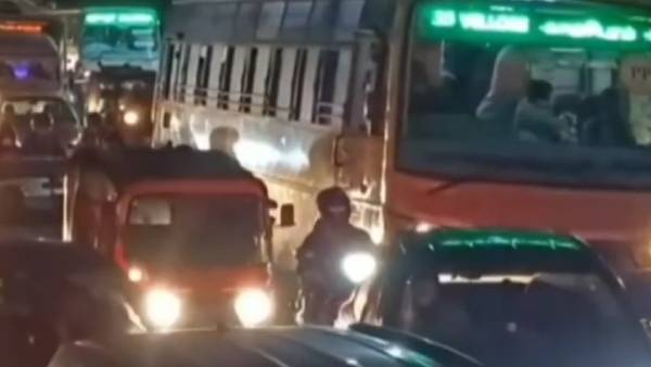 திக்குமுக்காடும் பெருங்களத்தூர் திக்குமுக்காடும் பெருங்களத்தூர்