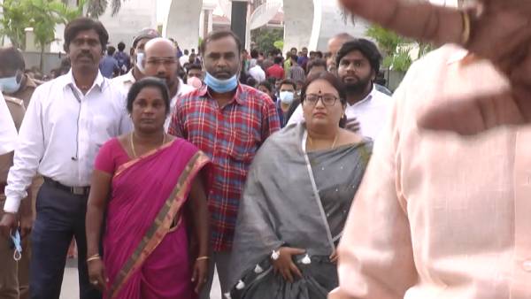 வளர்த்த பெற்றோர் 