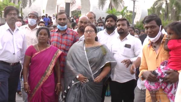 ஜெயலலிதாவின் மகள் 