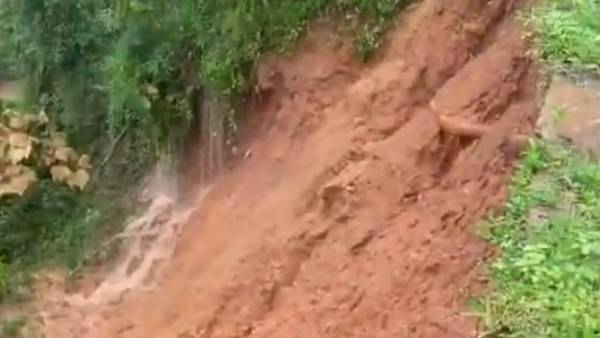 மண் சரிவு 