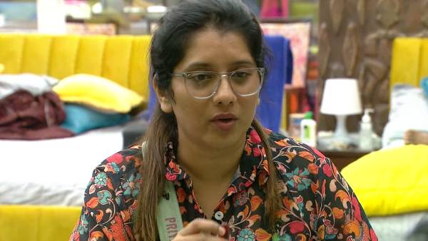 நெட்டிசன்களின் குற்றச்சாட்டு