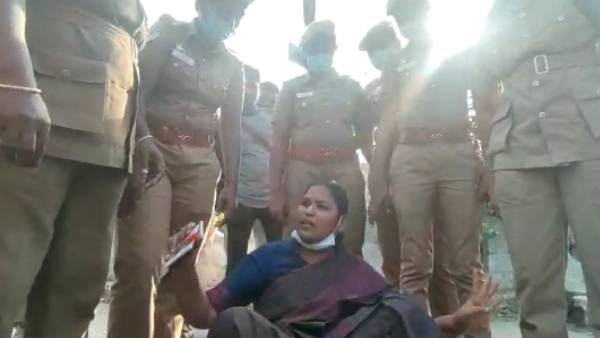 கைது செய்யப்பட்டார் 