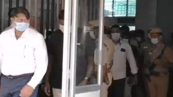 குற்றவாளிகளுக்கு அடைக்கலம் 