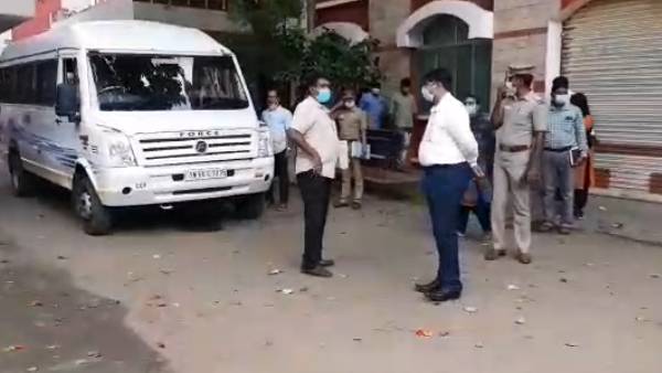  துப்பாக்கி ஏந்திய போலீசார் 