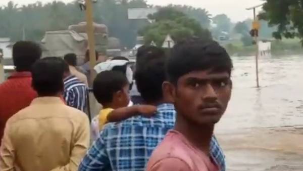 பள்ளி, கல்லூரிகளுக்கு விடுமுறை 