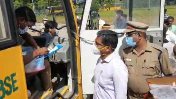 பஸ்சை ஓட்டிய கலெக்டர் 