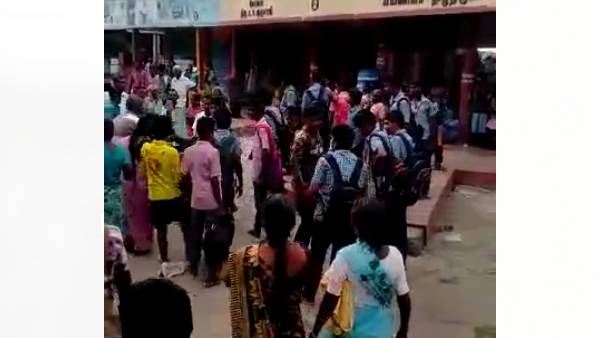 சமாதானம் செய்த பயணிகள் 