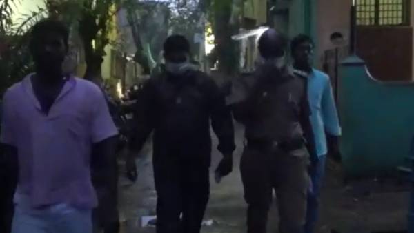  Youth stabbed his girlfriend and tried to commit suicide near Tharamani