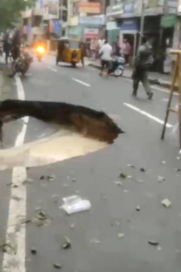 மந்தவெளியில் திடீர் பள்ளம்