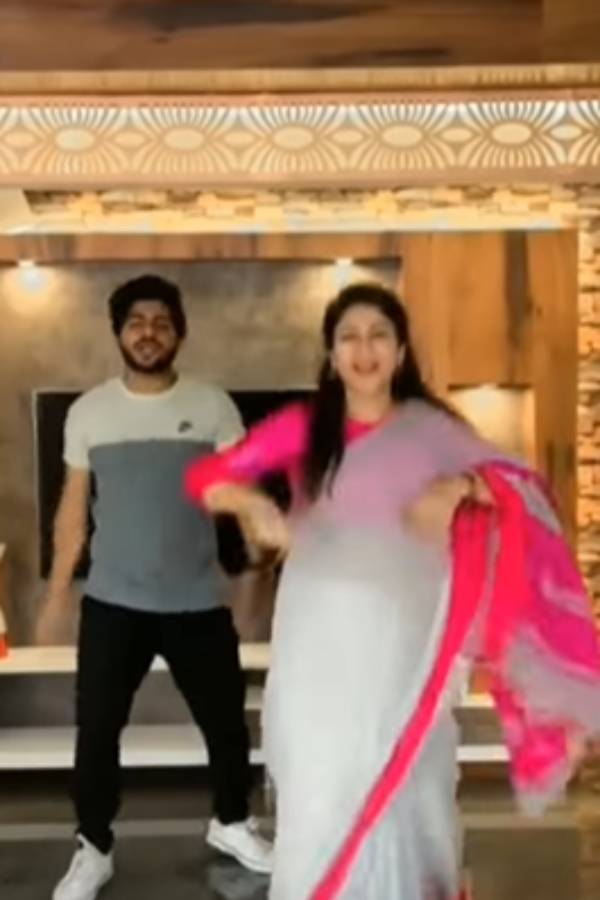 கலாய்க்கும் நெட்டிசன்கள்