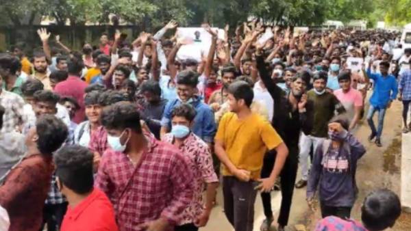 மதுரை மாணவர்கள் போராட்டம் 