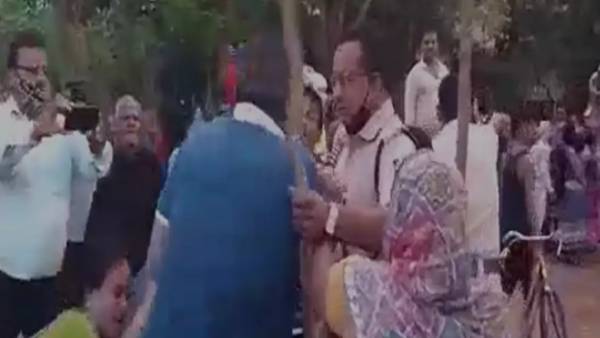 கிராம மக்கள் போராட்டம் 