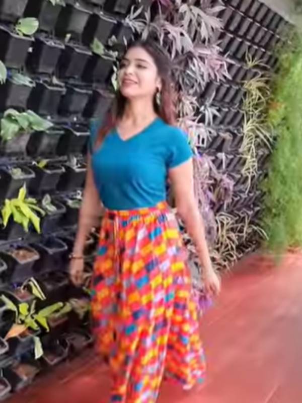 சமூக வலைத்தளத்தில் ஆக்டிவ் சமூக வலைத்தளத்தில் ஆக்டிவ்