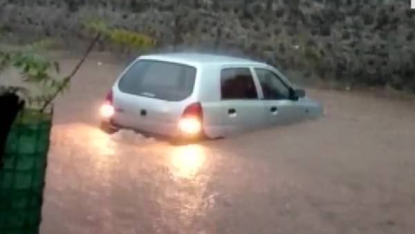 நெல்லையில் கொட்டும் மழை