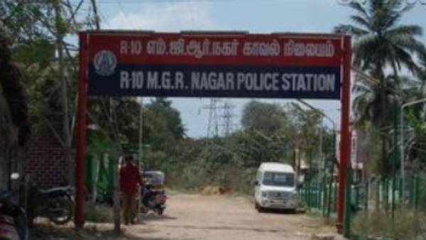 போலீசில் புகார் 