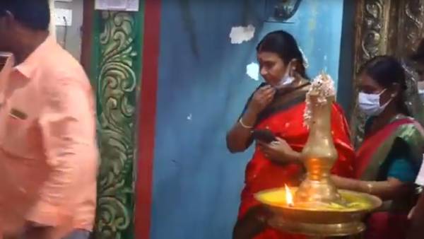 துர்கா தவறாமல் தரிசனம் 