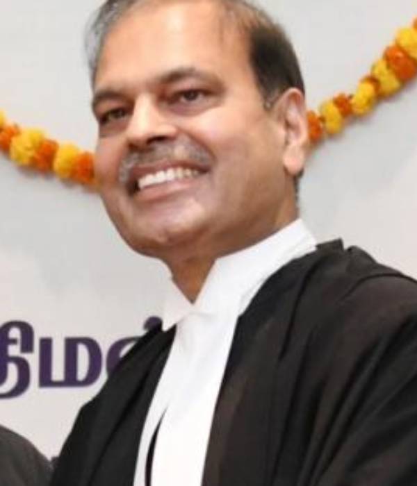 நீதியின் 2 சக்கரங்கள் நீதிபதிகளும், வழக்கறிஞர்களும், பேச்சைவிட செயலில் காண்பிப்பேன் நீதியின் 2 சக்கரங்கள் நீதிபதிகளும், வழக்கறிஞர்களும், பேச்சைவிட செயலில் காண்பிப்பேன்