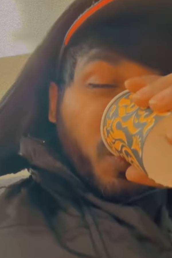 நிகழ்ச்சியோடு ஒன்றிய பெர்பாமன்ஸ் நிகழ்ச்சியோடு ஒன்றிய பெர்பாமன்ஸ்