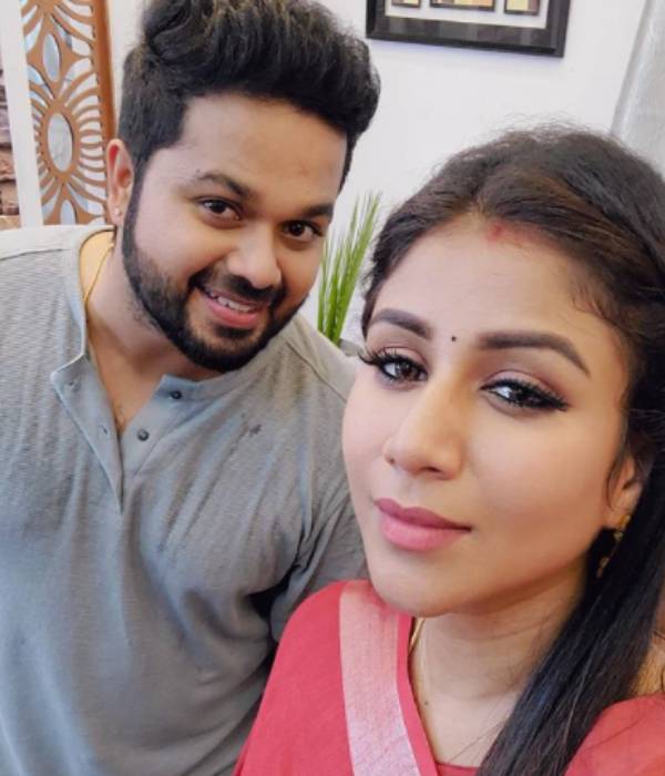 நிஜ காதல் தம்பதியினர்