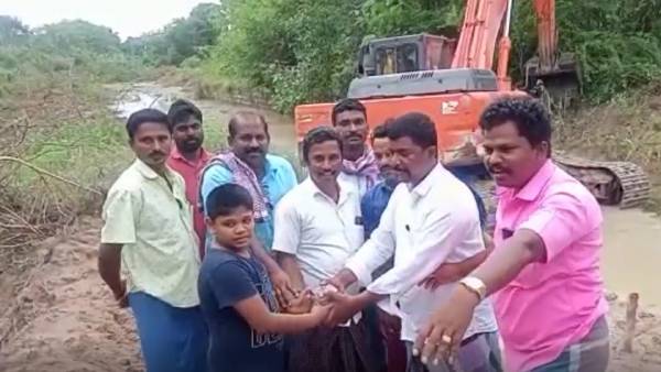 தூர்வாரவில்லை என புகார் தூர்வாரவில்லை என புகார்