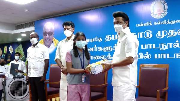 CM MK Stalin Visits school gave books, chocolates and congratulated the students CM MK Stalin Visits school gave books, chocolates and congratulated the students