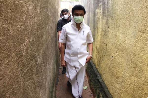 நரிக்குறவ, இருளர் மக்களுடன் தீபாவளி கொண்டாடிய முதல்வர் 