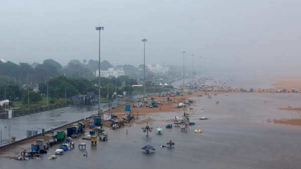 தண்ணீர் வடியவில்லை 