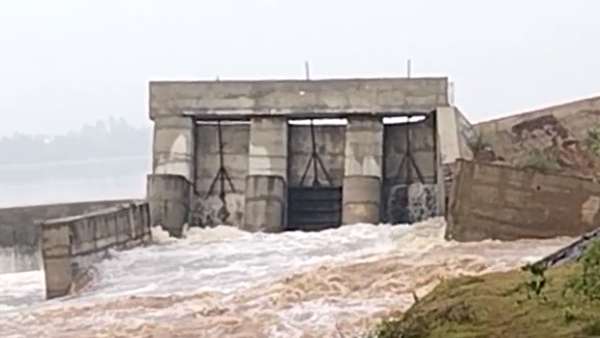 அதிகாரிகள் மீது நடவடிக்கை 