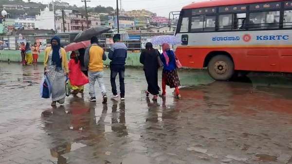 சுற்றுலா பயணிகளுக்குத் தடை சுற்றுலா பயணிகளுக்குத் தடை