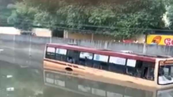 தடையை மீறி பேருந்து இயக்கம் 