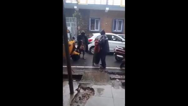 உணவும் வாங்கிக்கொடுத்துள்ளனர் உணவும் வாங்கிக்கொடுத்துள்ளனர்