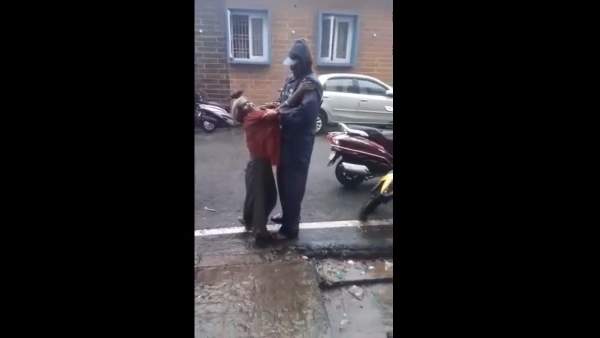 பலரும் பாராட்டு பலரும் பாராட்டு