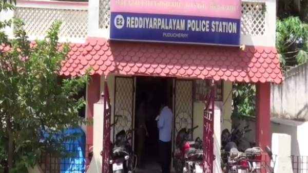 தவறி விழுந்த மூதாட்டி தவறி விழுந்த மூதாட்டி